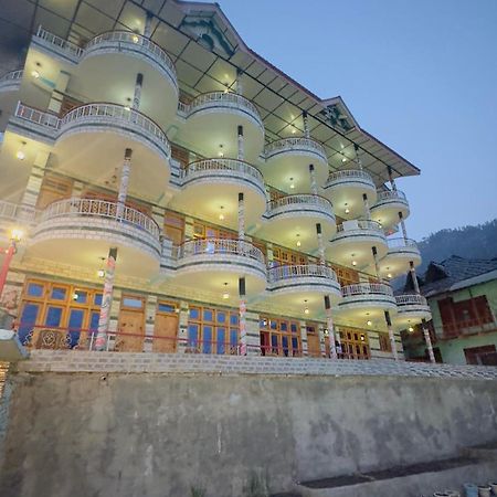 Eyesky, Tosh Hotel Exterior photo